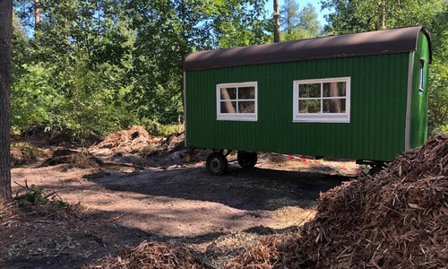 Ein Bauwagen ist wichtige Voraussetzung für eine Waldkindergartengruppe.