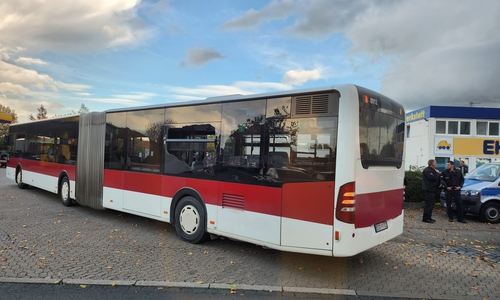 Der Bus mit den Paderborner Fans musste an der Gifhorner Straße anhalten.
