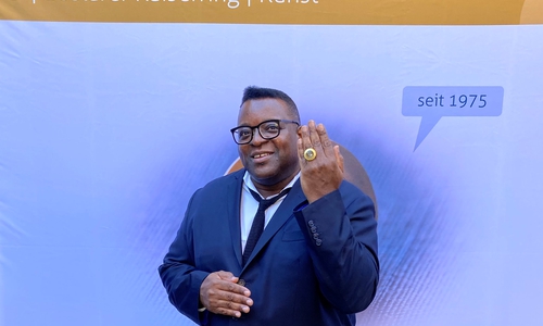 Isaac Julien präsentiert den Kaiserring.