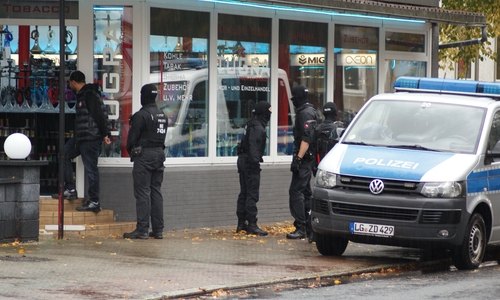 Auch der benachbarte Shop stand im Fokus der Ermittler.