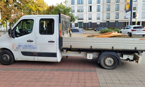Offenbar zu viel geladen hatte dieser Transporter