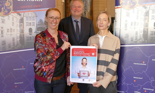 (v.l.) Anna Grohmann (Fachbereich Gesundheit Landkreis Gifhorn), Kreisrat Rolf Amelsberg und Andrea Franke (Arbeitsagentur Gifhorn) ermutigen Schülerinnen und Schüler, die Medizin studieren möchten, an der Onlineveranstaltung teilzunehmen.