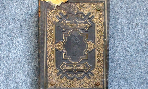 Möglicherweise stammt das Buch aus einem anderen Einbruch.