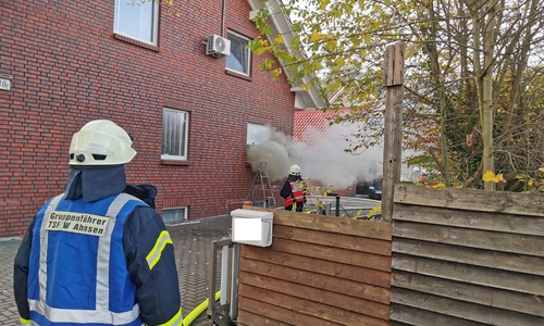  In der Bahnhofsstraße in Leiferde kam es am Nachmittag zu einem Feuer. 