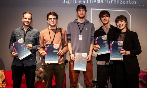 Luca, Anton, Jannes, Levin und Danielle (v.l.n.r.) mit Urkunde