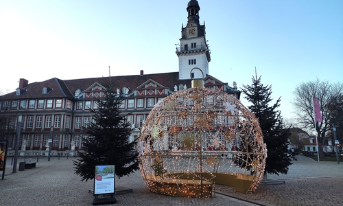 Die neue "Christmas-Lounge" erstrahlt auf dem Schlossplatz.