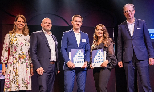 IHKN-Hauptgeschäftsführerin Maike Bielfeldt, Hauptgeschäftsführer der IHK Braunschweig Dr. Florian Löbermann, die beiden Landesbesten Marcel Rönneke und Ledeyna Ergül sowie IHKN-Präsident Andreas Kirschenmann (v. l.).