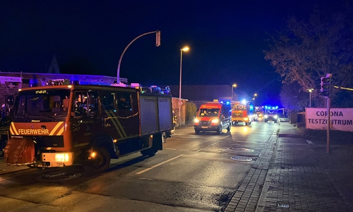 Die Feuerwehr suchte im ganzen Bereich nach dem Fahrzeug.