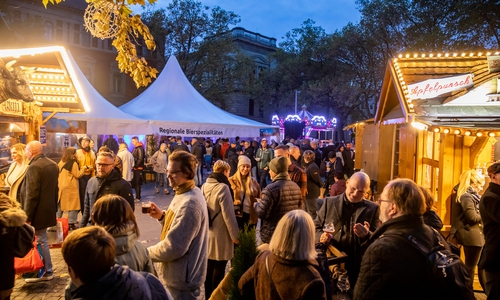 Gute Stimmung in den Abendstunden: Auf der Nibelungen-Schlemmermeile ließen Einheimische und Gäste den Samstagabend ausklingen.