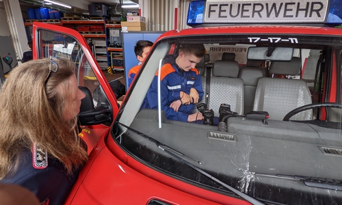 Das Retten aus einem Auto wurde geprüft.