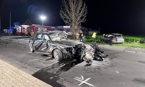 Die B4 in Ausbüttel glich einem Trümmerfeld.