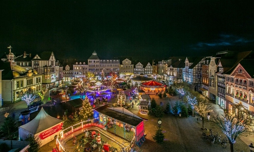 Ein Blick auf den Peiner Weihnachtsmarkt, der sich in diesem Jahr durch die gesamte Innenstadt zieht.