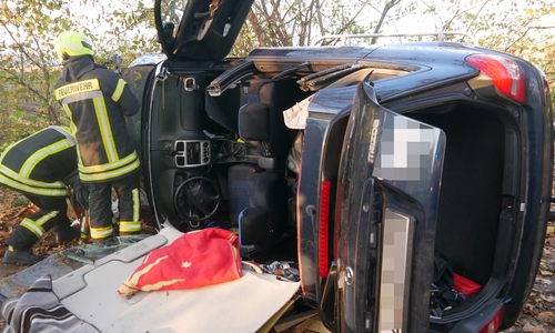 Um den Fahrer zu befreien, musste das Dach entfernt werden.