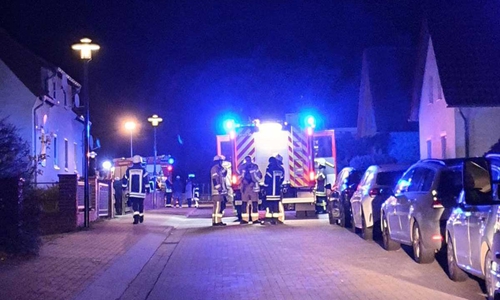 Die Feuerwehr erkundete das Gebäude.