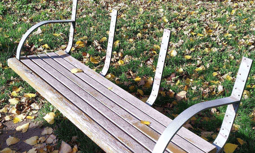 Die Bank wurde erst 2018 aufwendig restauriert. Nun ist sie hinüber.