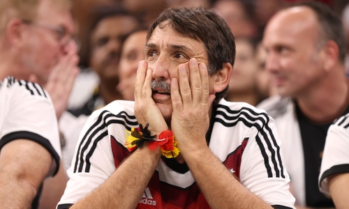 Verzweiflung auf den Rängen: Deutschland ist bei der WM in Katar in der Vorrunde ausgeschieden. (Bild: Getty Images / Alex Pantling)