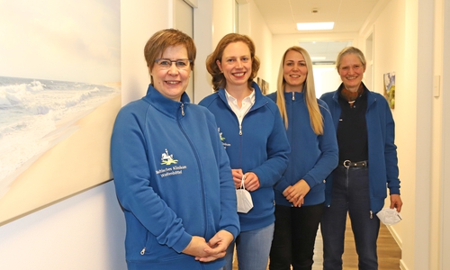  Das Team des betriebsärztlichen Dienstes der Stadt Wolfenbüttel (v.l.n.r.): Claudia Meyer, arbeitsmedizinische Assistentin, Dr. Laura Hartmann, Fachärztin für Arbeitsmedizin, Anna Spörer, arbeitsmedizinische Assistentin, und Dr. Verena Hueck, Fachärztin für Arbeitsmedizin und Allgemeinmedizin.