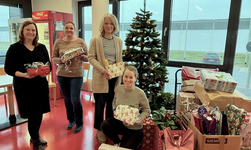 Übergabe an die Frauenhäuser Braunschweig und Wolfenbüttel. Von links: Astrid Sutor (Leiterin Frauenhauses Braunschweig), Magdalena Kuris (Hauswirtschafterin FH BS), Andrea Reinhardt-Ziola (Einrichtungsleiterin des Frauenhauses Wolfenbüttel), Julia Steinberg (Erzieherin FH BS).
