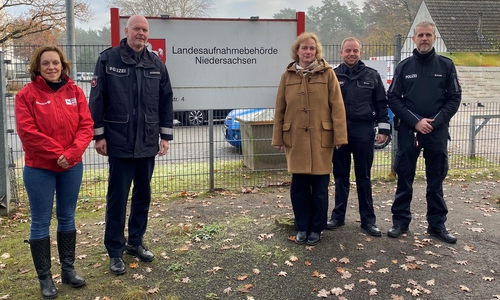 v.l.n.r.: Daniela Kühl (Vorsitzende der Verkehrswacht) , Thomas Bodendiek (Leiter der Polizeiinspektion Braunschweig), Bettina Pomblitz (Kommissarische Leiterin des LAB-Standortes Braunschweig), Maik Diener (Demokratiepate der Polizei Braunschweig), Johannes Schrödl (Sachbearbeiter Prävention im Polizeikommissariat Süd).