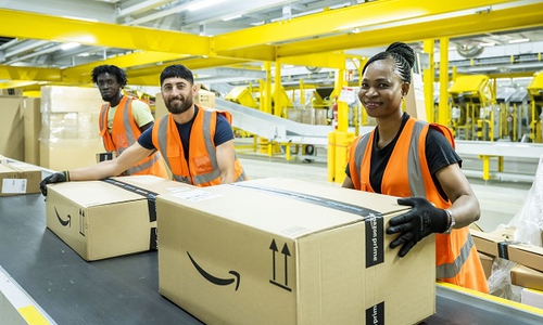 Im Logistikzentrum Helmstedt werden eine Vielzahl von Paketen auf den Weg gebracht.