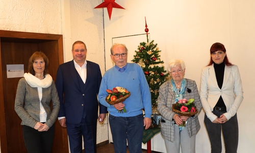 v.l.n.r.: Fachbereichsleiterin Personal und Organisation Babette Ulbricht, Bürgermeister Wittich Schobert, Günther Gollmer, Renate Loos und Personalratsvorsitzende Denise Kuhnt.