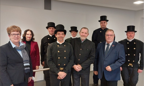 Kreisrätin Ute Spieler, Jens Reck, Uwe Hoffmann, Frank Dornemann, Ralf Köther, Marina Baumann, Stefan Watteroth, Jaqueline Kroll, Markus Ohls – von links 1. und 2. Reihe). 