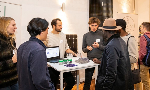 An den Startup-Ständen konnten die Gründerinnen und Gründer mit den Gästen netzwerken.