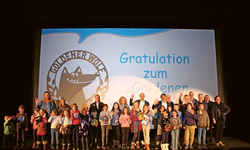 Junge Regisseure und große Drehbuchautorinnen freuten sich über ihre Auszeichnung - dem Goldenen Wolf - am vergangenen Samstag im Delphin-Kino.