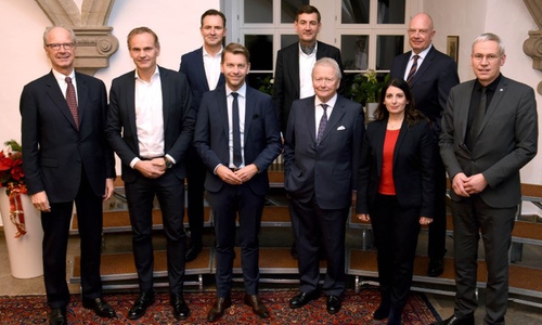 Stadt, Volkswagen und Politik trafen sich zum 26. Adventsgespräch. Foto: Stadt Wolfsburg/Lars Landmann.