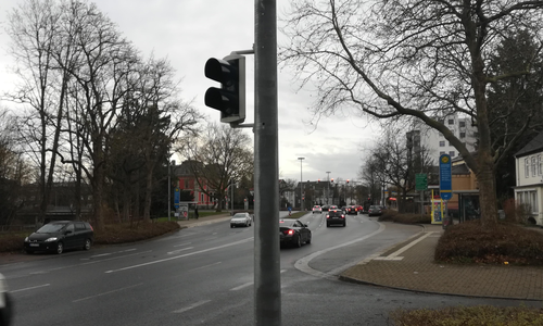 Die Busampel ist seit Sommer 2021 errichtet und wartet auf ihre Inbetriebnahme. Archivbild