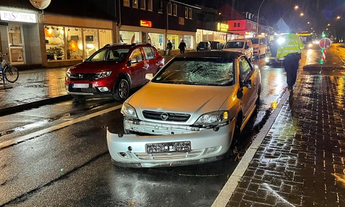 In Lebenstedt sind ein E-Scooter-Fahrer und ein Auto miteinander kollidiert.