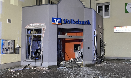 In der Nacht wurde der Geldautomat einer Volksbank Filiale in Groß Ilsede gesprengt. 
