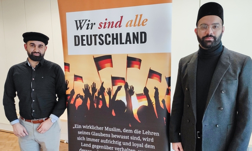 Numan Tahir und Imam Jawad Ahmad Sidhu von der Ahmadiyya Muslim Jamaat wollen Fragen der Wolfenbütteler beantworten und Vorurteile abbauen.