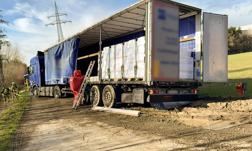 Der LKW hatte Pflanzenschutzmittel geladen.