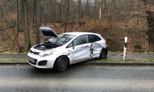 Das Auto wurde erheblich beschädigt.