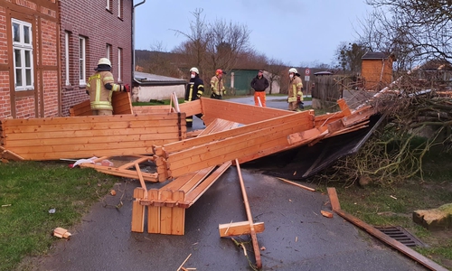 Eine Hütte in Grasleben konnte dem Sturm nicht standhalten.