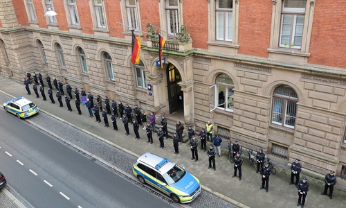 Gedenkminute vor dem Polizeikommissariat Mitte.