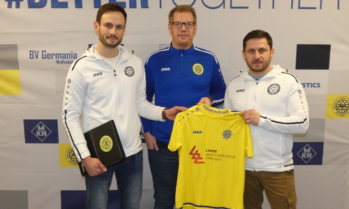 Pavel Bryk, Jan Sturm (Ableitungsleiter Herrenfußball) und Artur Jegel (v. li.).