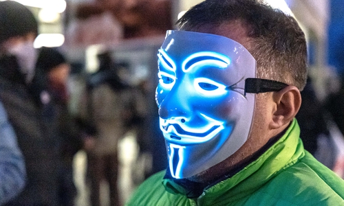 Die Sapziergänger möchten mit Bürgermeister Klingebiel ins Gespräch kommen.