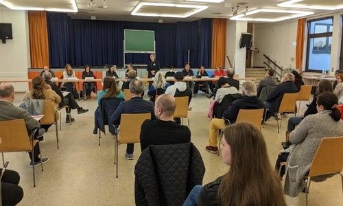  Reger Austausch zwischen allen Beteiligten: Die Informationsveranstaltung im Das West war gut besucht.