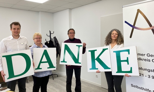 Freuen sich über die Rest-Cent-Aktion, v.l. Harzkliniken-Geschäftsführer Matthias Dürkop, Gudrun Ribbe und Erhard Stahl, Vorstand der Alzheimer-Gesellschaft im Landkreis Goslar, sowie Harzkliniken-Betriebsratsvorsitzende, Karin Hille.