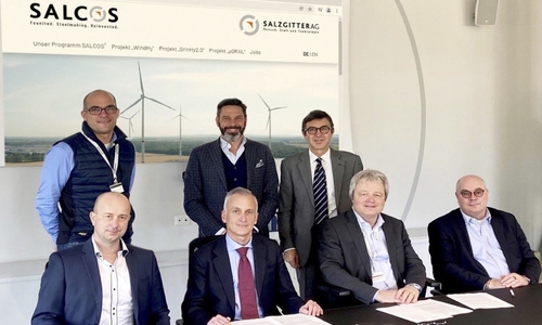 Stehend (v. li.): Martin Zappe, Programmleitung Salcos, Salzgitter AG, Paolo Argenta, Executive Vice President Upstream Business Unit Tenova, Mario Marcozzi, Marketing & Sales Director Upstream Business Unit Tenova. Sitzend (v. li.): Dr. Markus Dorndorf, Vice President Iron- & Steelmaking Tenova Germany, Roberto Pancaldi, Chief Executive Officer Tenova, Ulrich Grethe, Vorsitzender der Geschäftsführung Salzgitter Flachstahl GmbH, Roland Bruckmann, Leiter Einkauf von Investitionen, Dienstleistungen & Mobility, Salzgitter Flachstahl GmbH.