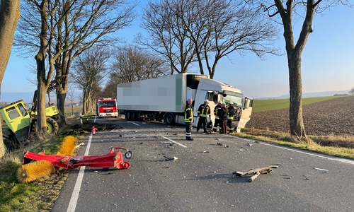 Eine Spur der Verwüstung auf der B79.