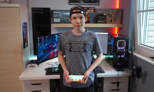 Leeland Tichelmann hat sich das Programmieren selbst beigebracht und für die Jugendfeuerwehr Burgdorf ein Lernspiel entwickelt. regionalHeute.de hat den jungen Programmierer besucht.
