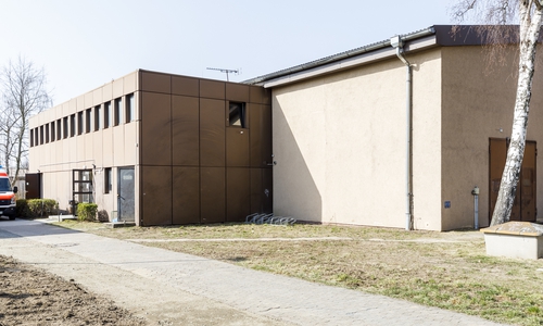 In der Sporthalle Naumburgstraße sollen etwa 150 Geflüchtete unterkommen. 100 wohnen dort bereits.