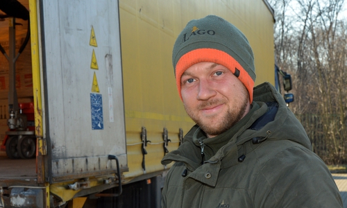 Roy Wolters ist der Schwager des aus der Ukraine geflohenen gebürtigen Helmstedters Alexander Wolters und kommt aus Sachsen. Er wird den LKW hinter die ukrainische Grenze fahren.
