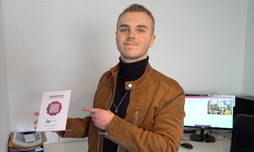 Der 21-Jährige Tim Schauffert entwickelte zusammen mit einem Schulfreund die Foodpons-App.