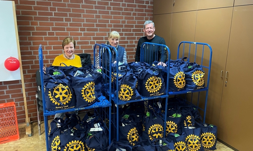Brigitte Kuckertz, Dagmar Schulze (Präsidentin der Rotaryclubs Salzgitter Wolfenbüttel), Robert Löffler (Clubsekretär) (v. li.).