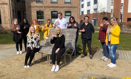 Die zukünftigen Pflegefachkräfte starten gemeinsam die Ausbildung.