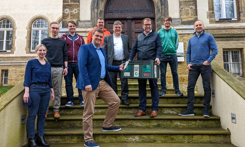  "Collect & Recycle“ – Der Recycling- Service aus dem DIGIT v.l.n.r.: Marit Mathiszig (DIGIT), Hauke Hemmerling (Sense4future), Dominique Briechle (DIGIT), Dr. Alexander Saipa (Landrat des Landkreises Goslar), Prof. Dr. Andreas Rausch (Vorstandsvorsitzender des DIGIT), Prof. Dr. Joachim Schachtner (Präsident TU Clausthal), Stefan Muhle (Staatssekretär für Wirtschaft, Arbeit, Verkehr und Digitalisierung), Sebastian Lawrenz (Geschäftsführer DIGIT), Timo Rewitz (KreisWirtschaftsBetriebe Goslar).